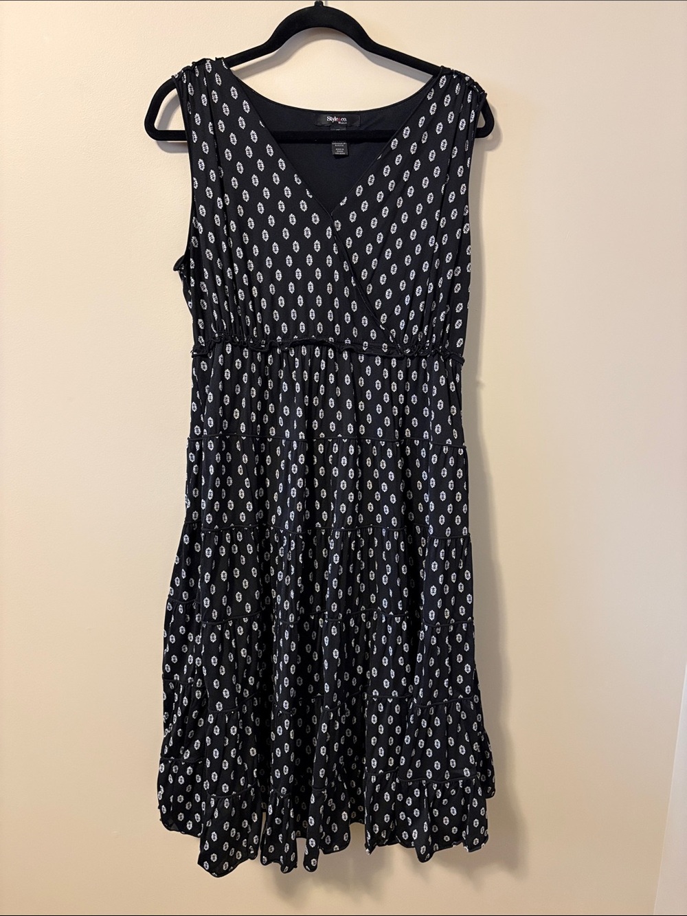 Black Sleeveless Tiered Midi Dress with White Print